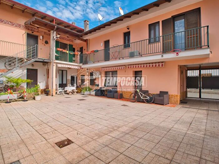 Appartamento trilocale in vendita in Via Braia, Biandrate