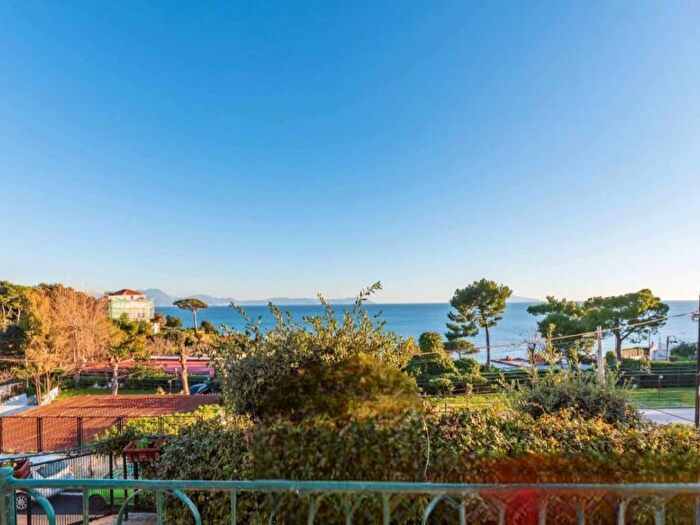 Casa con 6 locali in affitto in Marechiaro, Napoli