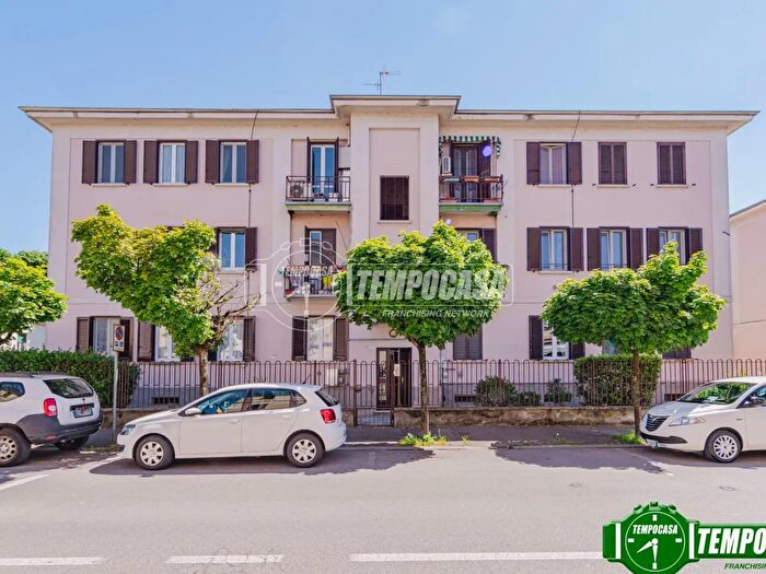 Appartamento trilocale in vendita in Via Umberto Olevano, Pavia