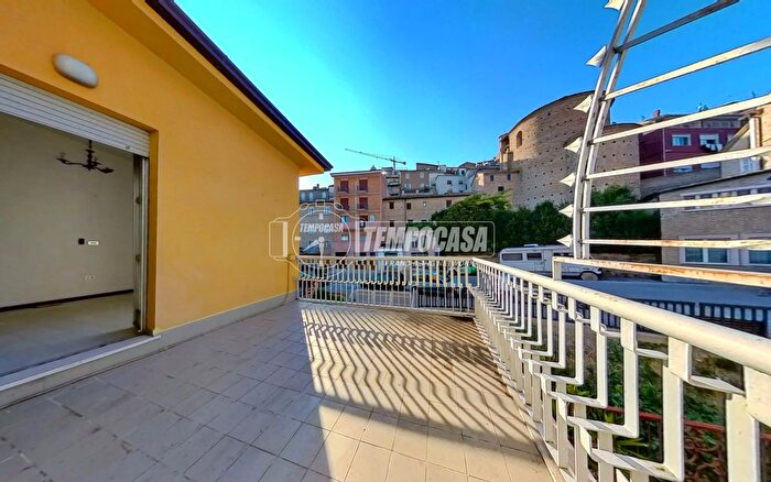 Appartamento con 6 locali in vendita in Montegranaro