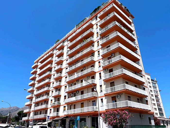 Appartamento trilocale in vendita in Via Giuseppe Pagano, Palermo