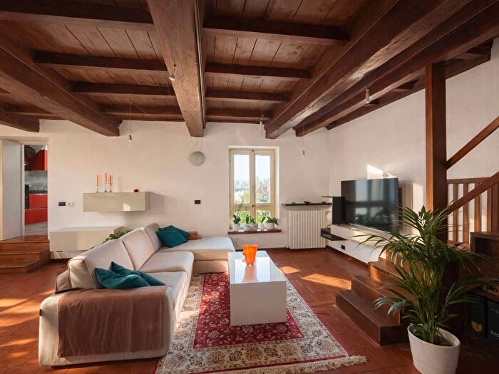 Appartamento con 6 locali in affitto in Piazza Santarosa, Centro, Savigliano