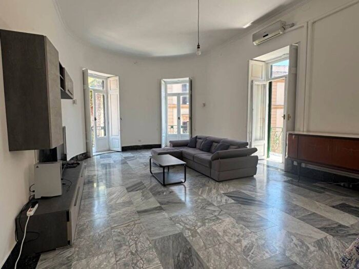 Appartamento quadrilocale in affitto in Via del Parco Regina Margherita, Piazza Amedeo Parco Margherita, Napoli