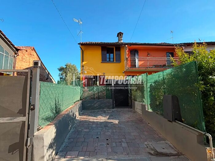 Casa bilocale in vendita in Via Roma B, Dorno