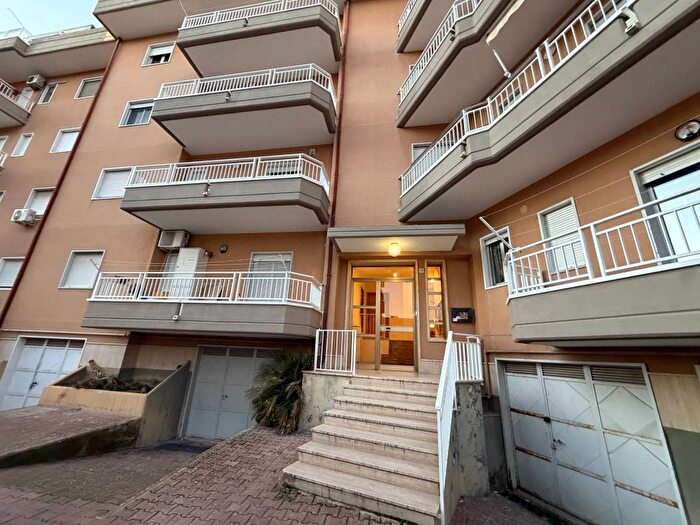 Appartamento trilocale in affitto in Via Generale Carlo Alberto Dalla Chiesa, Centro, Caltanissetta