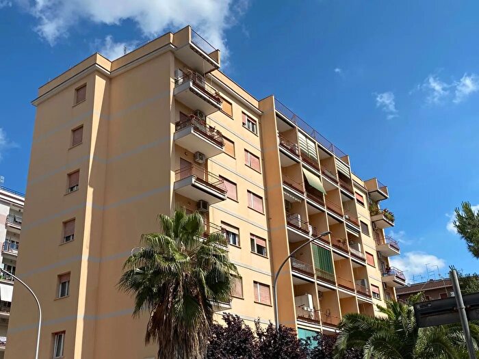 Appartamento trilocale in vendita in Viale Appio Claudio, Roma