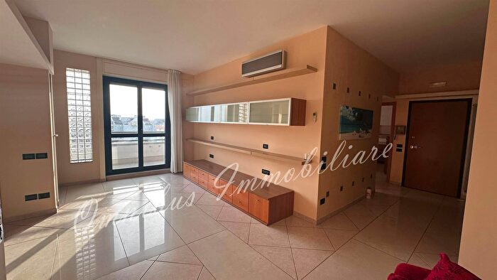 Appartamento trilocale in vendita in Via San Severo, Foggia