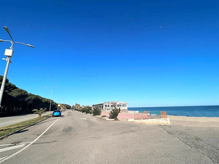 Appartamento trilocale in affitto in Squillace