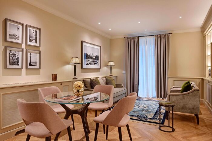 Appartamento trilocale in vendita in Via del Corso, Firenze