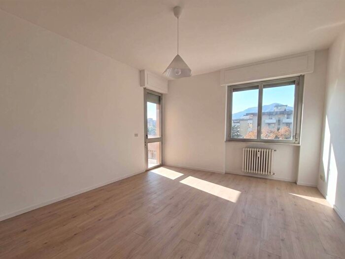 Appartamento quadrilocale in affitto in Via Vittorio Locchi, Careggi Rifredi Dalmazia, Firenze
