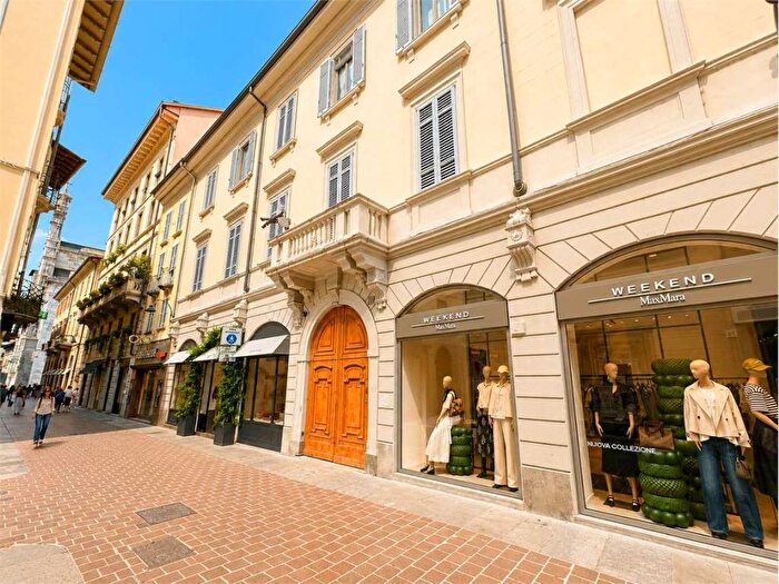 Appartamento bilocale in affitto in Via Vittorio Emanuele II, Centro Storico, Como