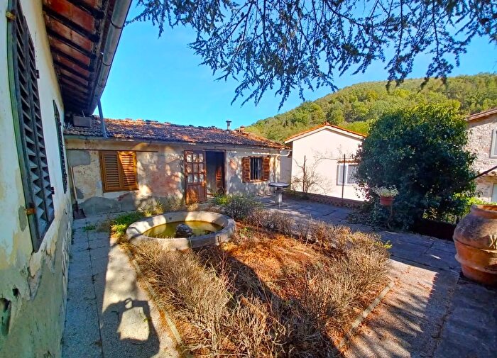 Casa con 7 locali in vendita in Borgo San Lorenzo, Borgo San Lorenzo