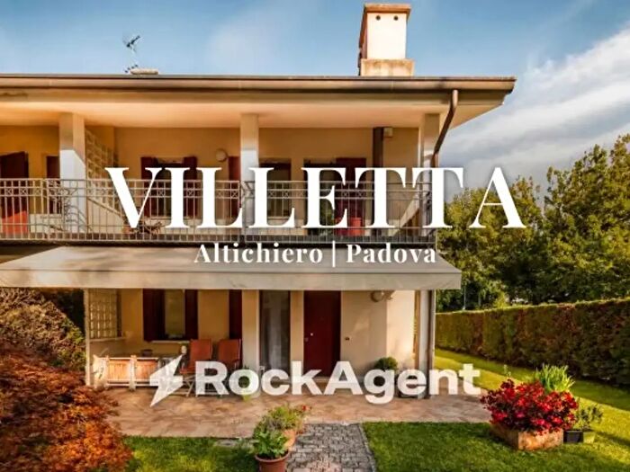 Casa con 6 locali in vendita in Via Rienza, Padova