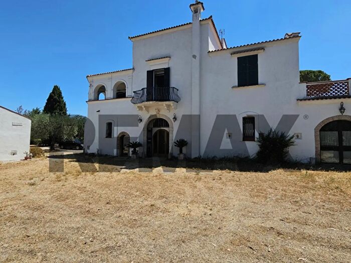 Casa con 10 locali in vendita in Contrada Cruste Snc, Lucera