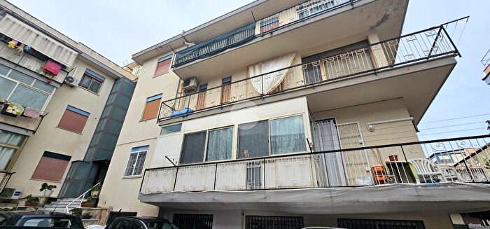 Appartamento trilocale in vendita in Via Michele De Vio, Palermo