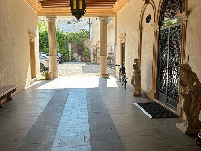 Appartamento trilocale in affitto in Via Cesare Battisti, Santo, Padova