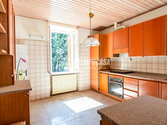 Appartamento trilocale in vendita in Via dei Velini, Macerata