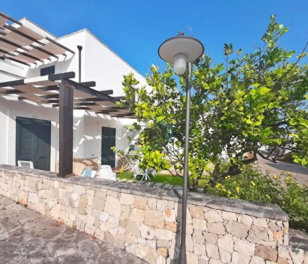 Casa monolocale in vendita in Castrignano Del Capo