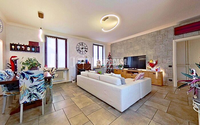 Appartamento trilocale in vendita in Via Cesare Cantù, Legnano