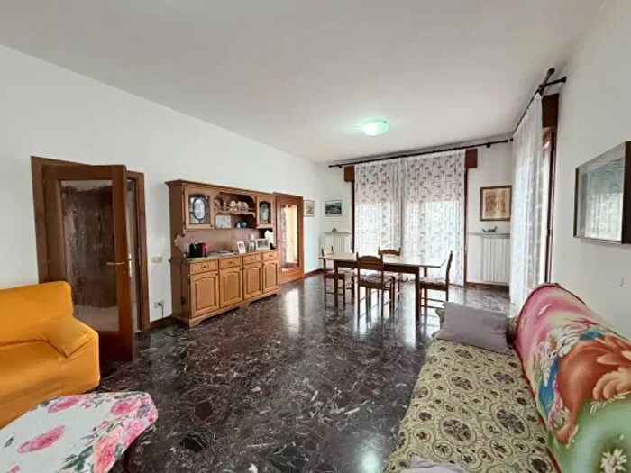 Appartamento trilocale in vendita in Via Riviera del Brenta, Fiesso DArtico