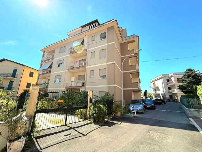 Appartamento trilocale in vendita in Via Dante Alighieri, Cave