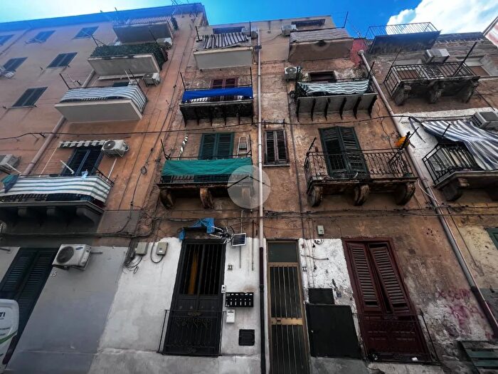 Appartamento trilocale in vendita in Via Gualtiero Offamilio, Palermo