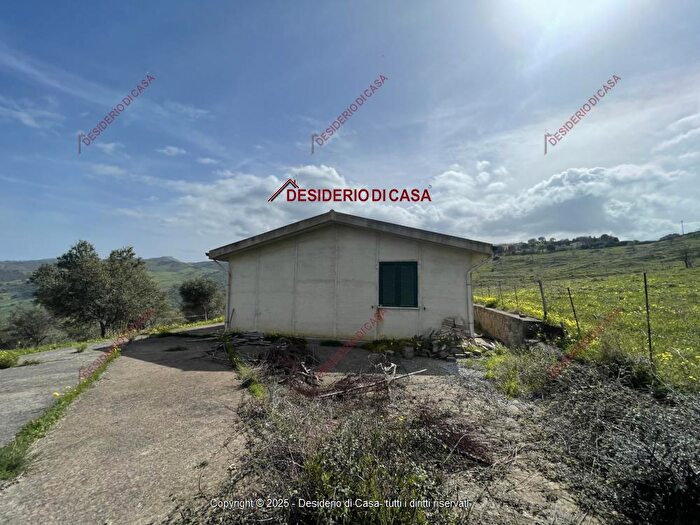 Casa trilocale in vendita in Collesano Pa Italia, Collesano