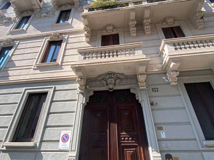 Appartamento trilocale in affitto in Via Giulio Uberti, Indipendenza, Milano