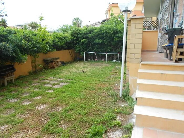 Appartamento trilocale in vendita in Via delle Scuole, Fiumicino