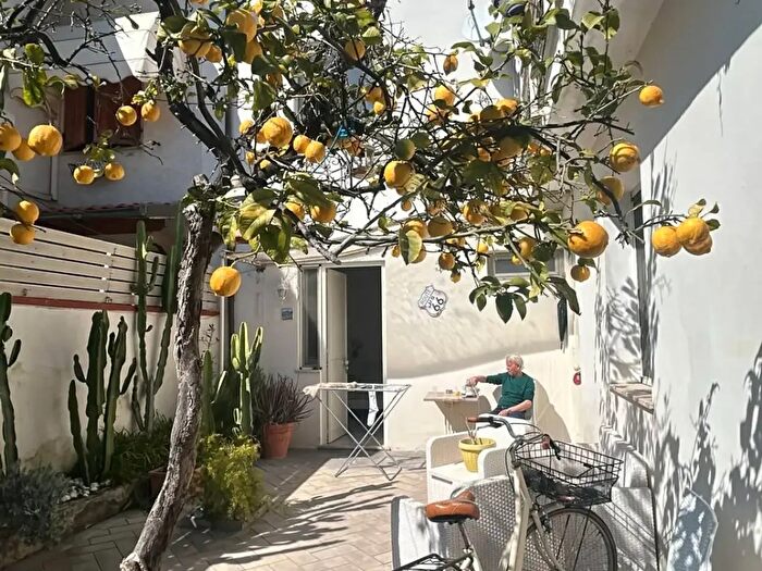 Casa con 6 locali in vendita in Viareggio