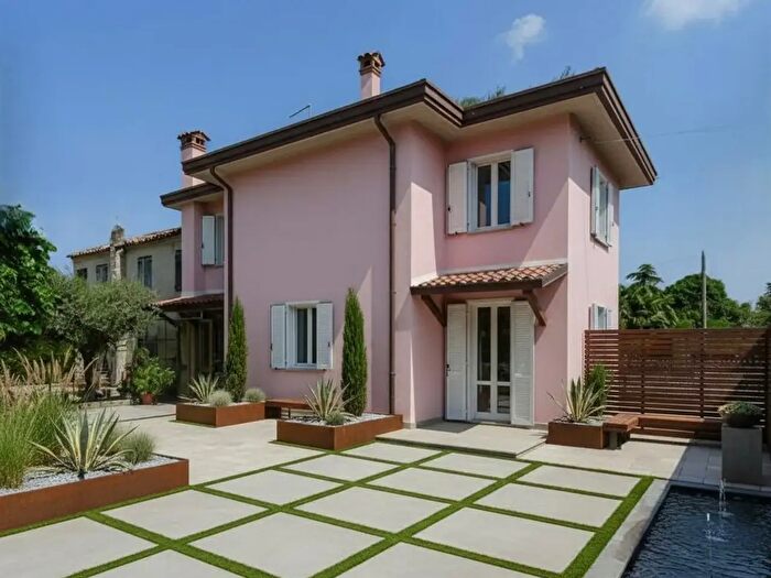 Casa trilocale in vendita in Arre