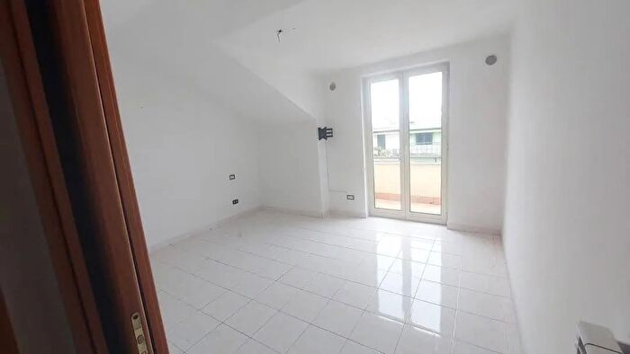 Appartamento trilocale in affitto in Via Nazaionale delle Puglie, Casalnuovo Di Napoli