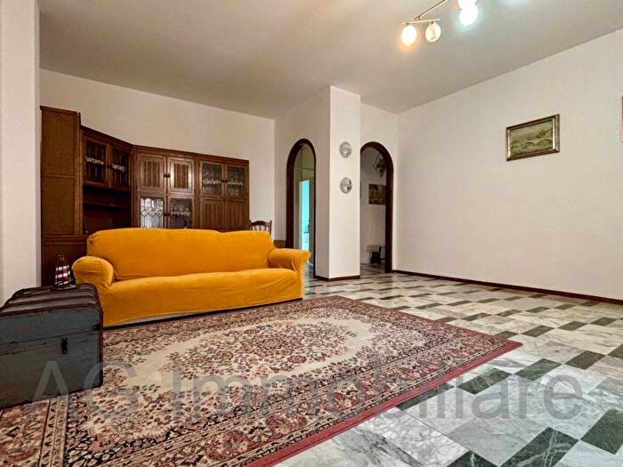 Appartamento trilocale in affitto in Via Brigata Cesare Battisti, Intra, Verbania