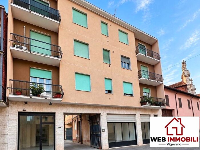 Appartamento quadrilocale in vendita in Via del Carmine, Centro, Vigevano