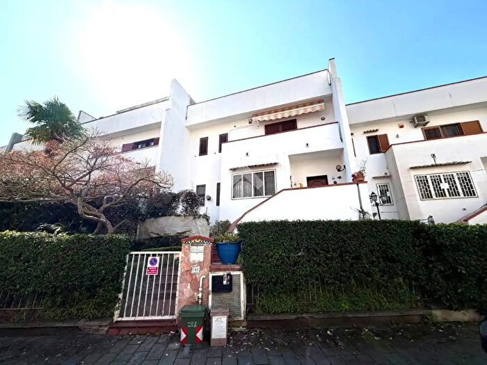 Casa con 5 locali in vendita in Via Picenza, Salerno