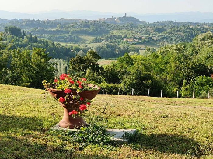 Casa con 6 locali in vendita in San Miniato