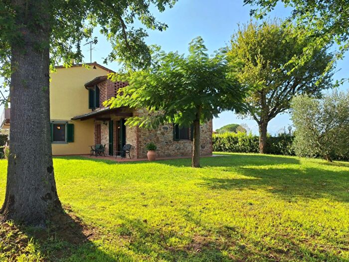 Casa con 8 locali in vendita in Castelfranco Di Sotto