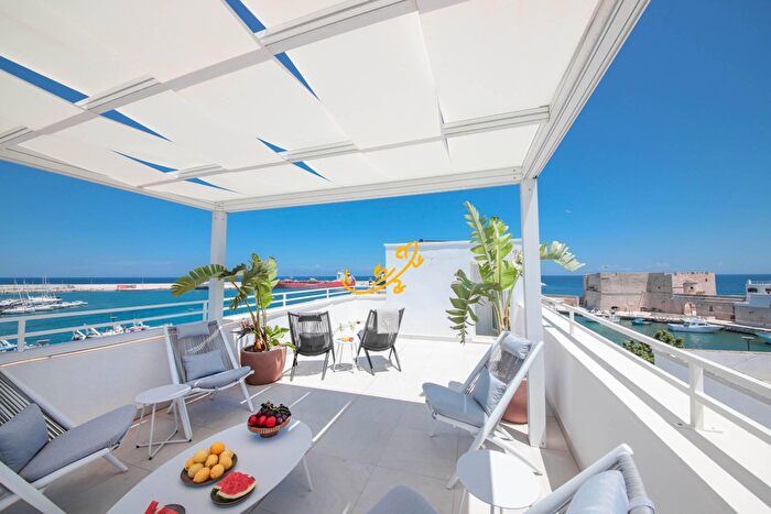 Appartamento con 8 locali in vendita in Vico Cavaliere, Monopoli