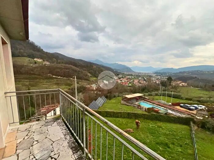 Casa con 5 locali in vendita in Via Bossoletti, Gandosso