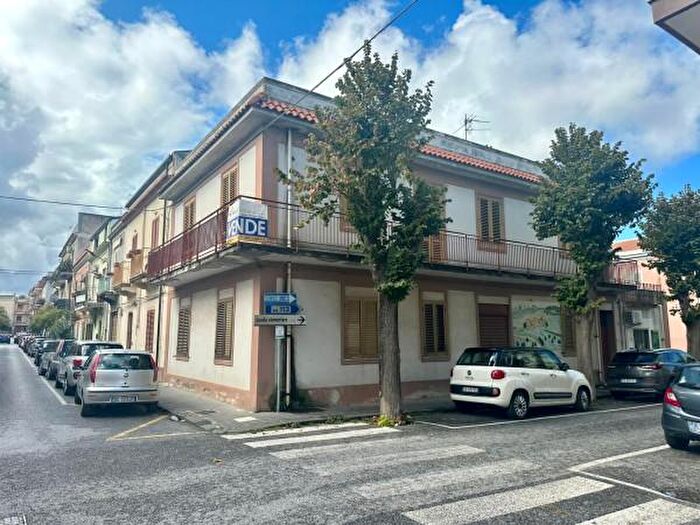 Appartamento con 6 locali in vendita in Via Maggio, San Filippo Del Mela