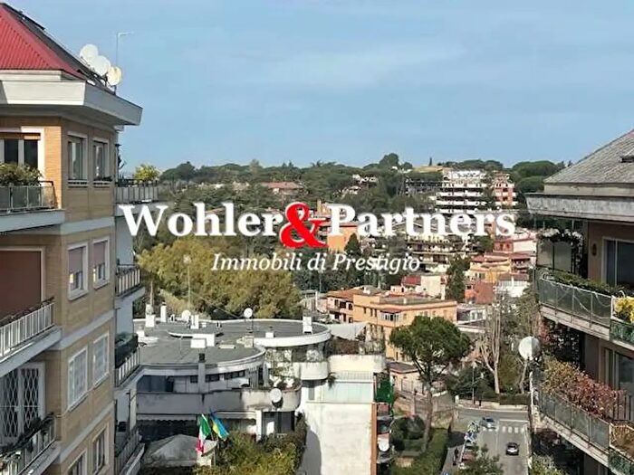 Appartamento trilocale in vendita in Via San Godenzo, Roma