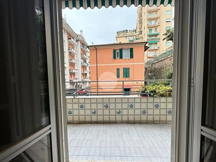 Appartamento quadrilocale in vendita in Via Erpidio Berno, Genova