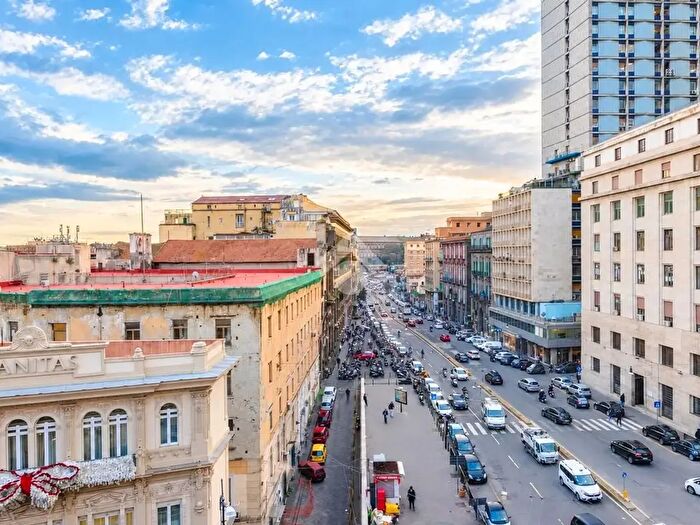 Appartamento con 8 locali in vendita in Via Cardinale Guglielmo Sanfelice, Napoli