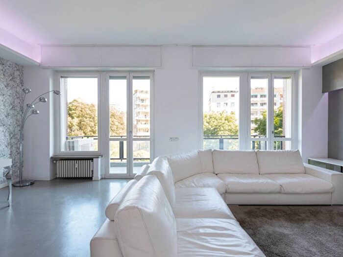 Appartamento con 5 locali in affitto in Viale Angelo Filippetti, Porta Romana Medaglie dOro, Milano