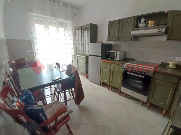 Appartamento trilocale in affitto in Via Epomeo, Napoli