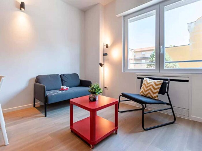 Appartamento quadrilocale in affitto in Via Vespri Siciliani, Giambellino, Milano