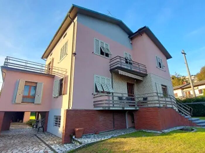 Casa con 6 locali in vendita in Viale Francesco Castracani, Coreglia Antelminelli