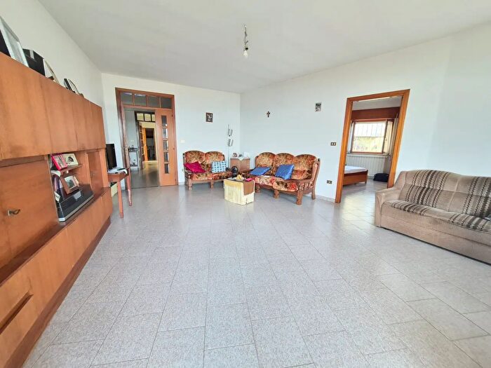 Casa con 13 locali in vendita in Via Giordano Bruno, Serrastretta