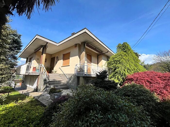 Casa con 8 locali in vendita in Str del Casino, Castellamonte