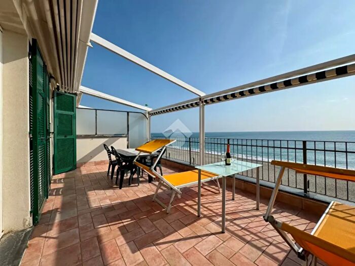 Appartamento bilocale in vendita in Piazza Rizzo, Spotorno